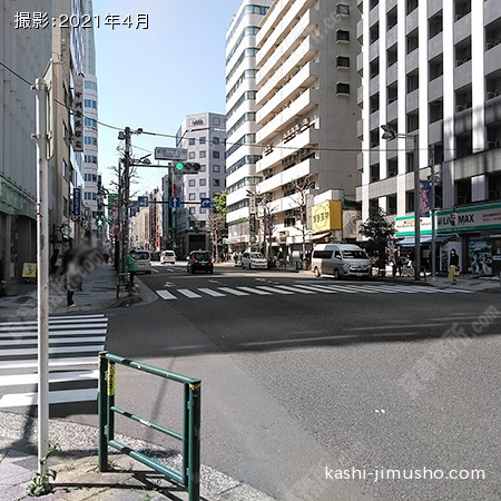 前面道路(新宿通り）