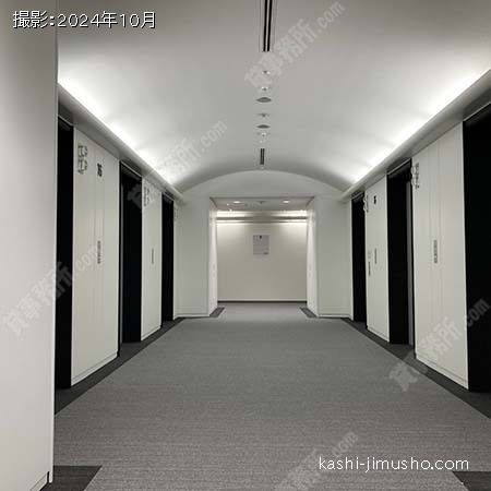 貸室階エレベーターホール