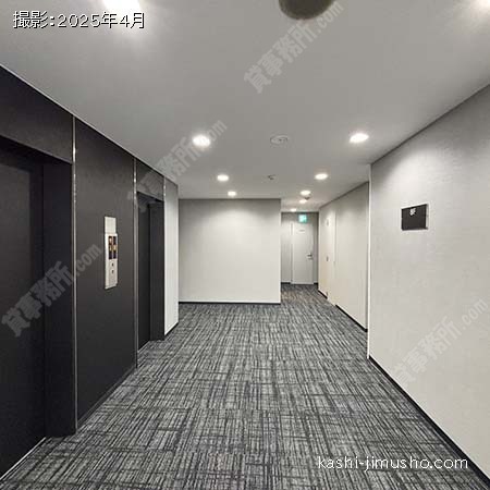 貸室階エレベーターホール