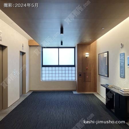 貸室階エレベーターホール