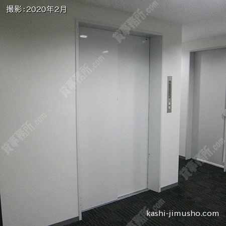 人荷用エレベーター