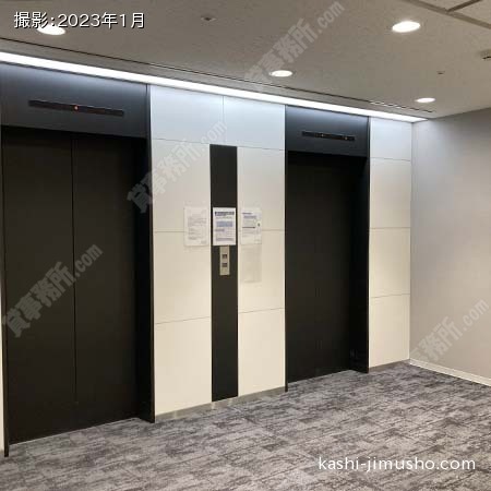 貸室階エレベーターホール