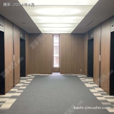 貸室階エレベーターホール