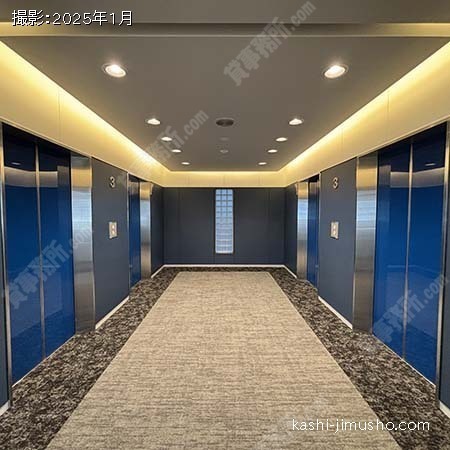 貸室階エレベーターホール
