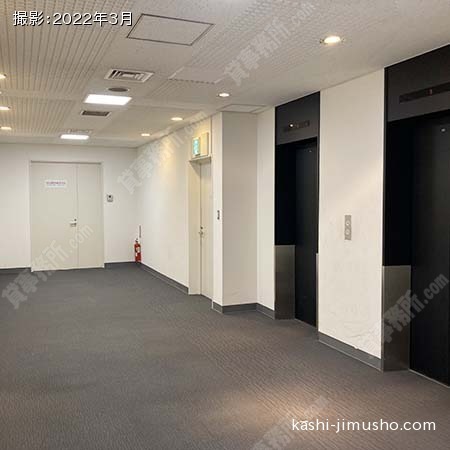 貸室階エレベーターホール