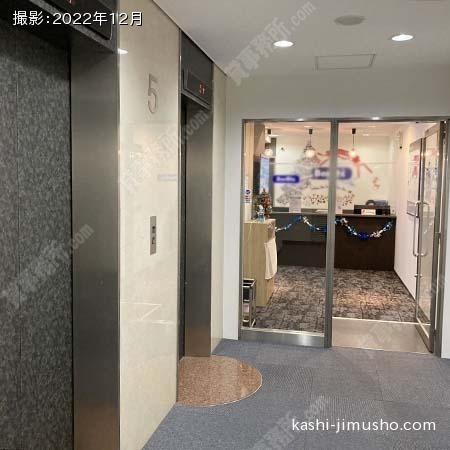 貸室階エレベーターホール
