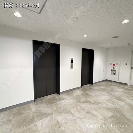 貸室階エレベーターホール
