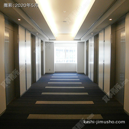 貸室階エレベーターホール