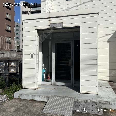 ビル入口 ビル入口