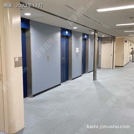 貸室階エレベーターホール