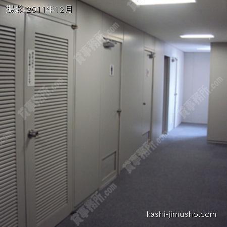 トイレ前の廊下 