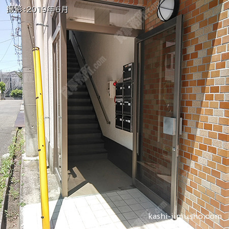 ビル入口 ビル入口