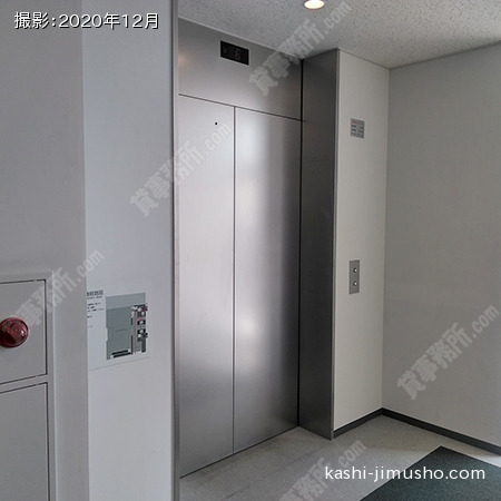 人荷用エレベーター