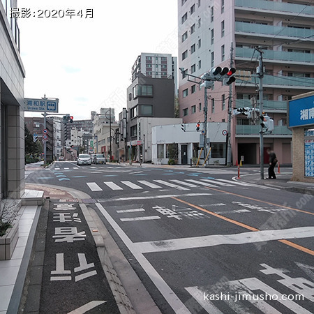 前面道路(仲町交差点）