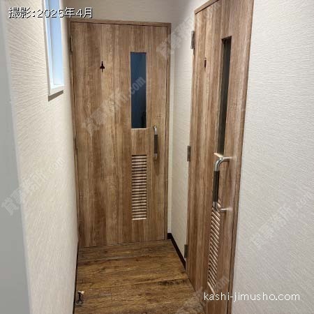 室外男女別トイレ