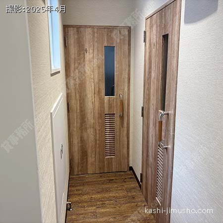 室外男女別トイレ