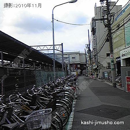 前面道路(線路沿い) 前面道路(線路沿い)