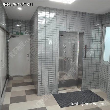 エレベーター前