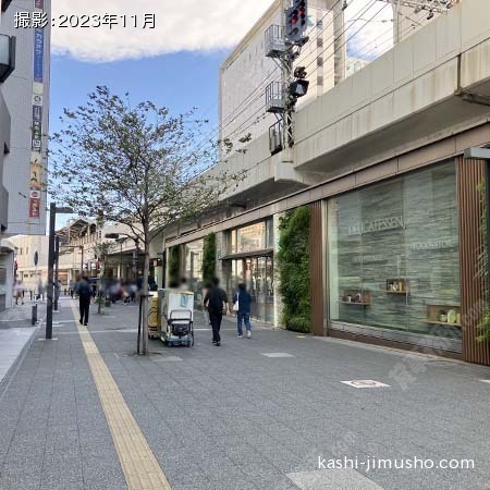 前面歩道