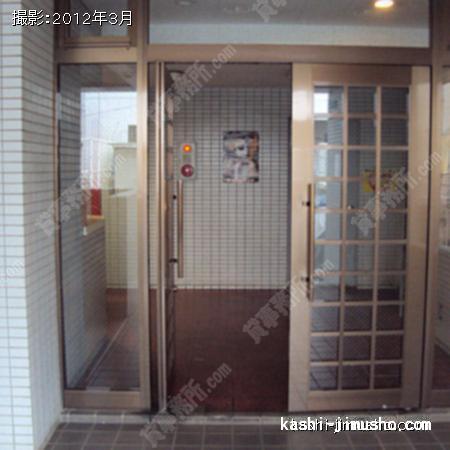 玄関 