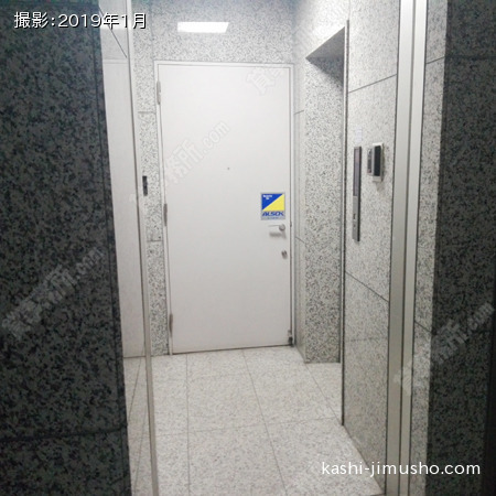 エレベーター前