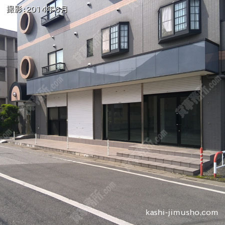 ビル入口正面