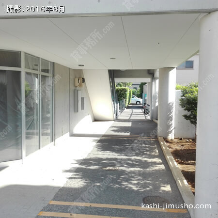 貸室側面