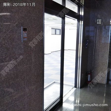 貸室入口･自動ドア(4階)