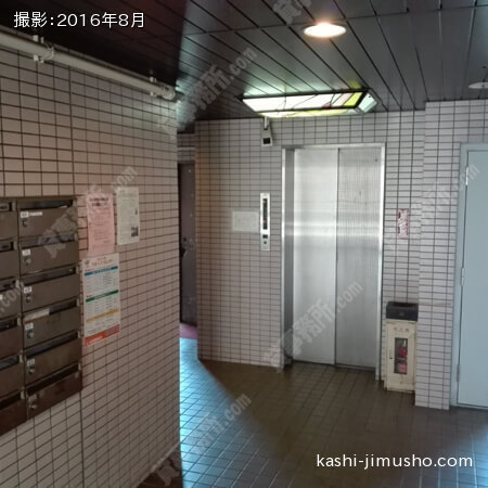 エレベーター前