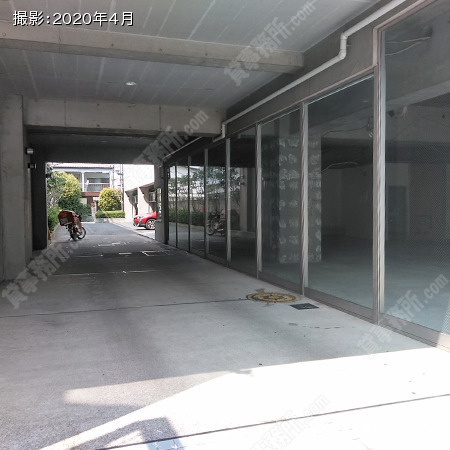 駐車場アプローチ