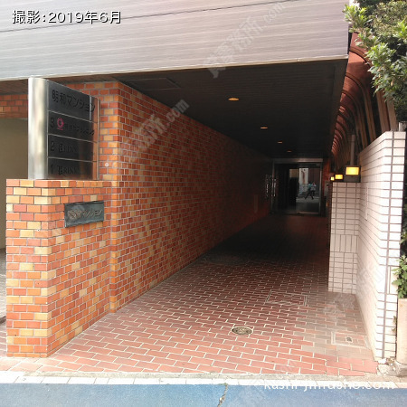 入口前面