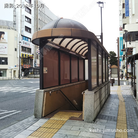 周辺環境(ビル前の地下道入口)