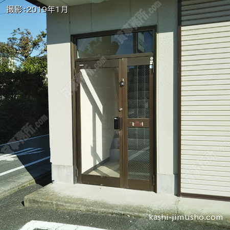ビル入口 ビル入口