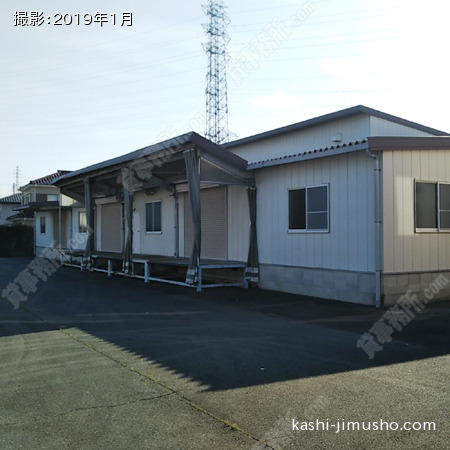 倉庫棟前面