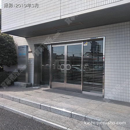 ビル入口 ビル入口