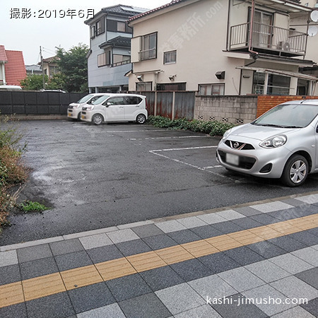 周辺環境:駐車場 周辺環境:駐車場