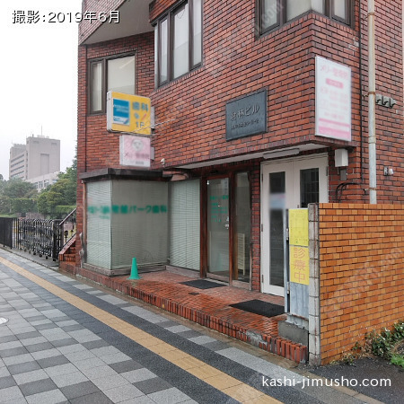 ビル入口前 ビル入口前