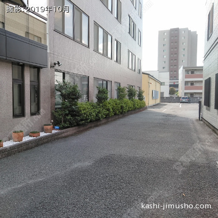 駐車場アプローチ