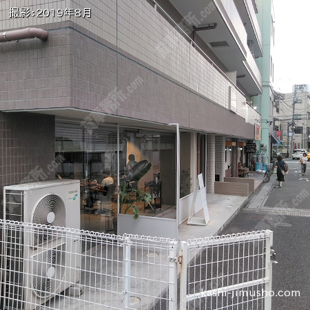 ビル前面