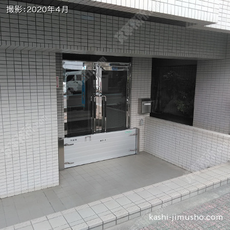 貸室入口（1階）