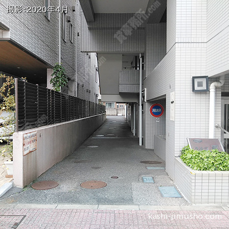 駐車場アプローチ