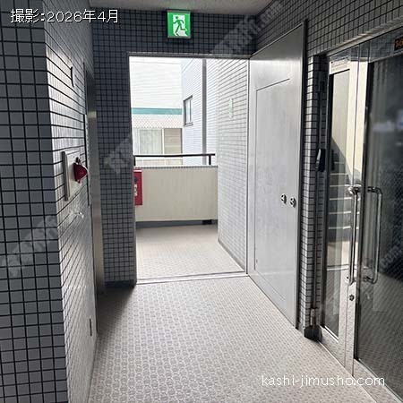貸室階エレベーターホール