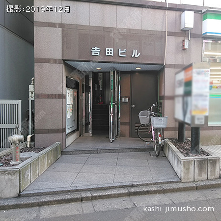 入口前面