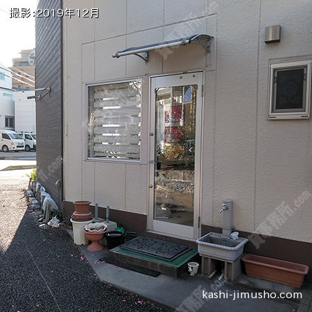 貸室裏口