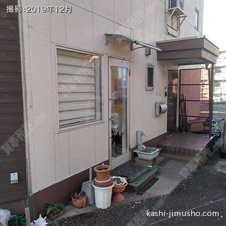 貸室裏口