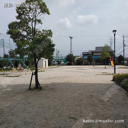 ビル前：野球場前公園