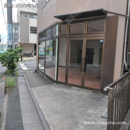 貸室入口(1階）