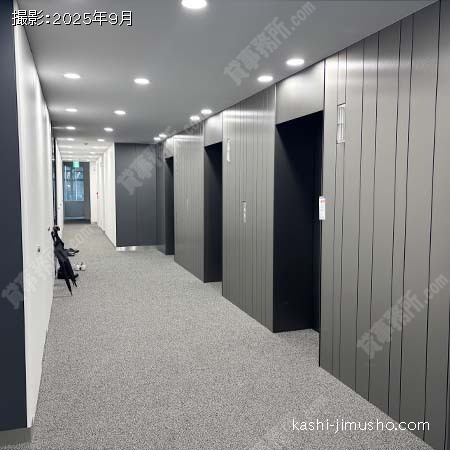 貸室階エレベーターホール