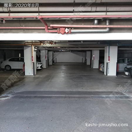 地下駐車場 地下駐車場