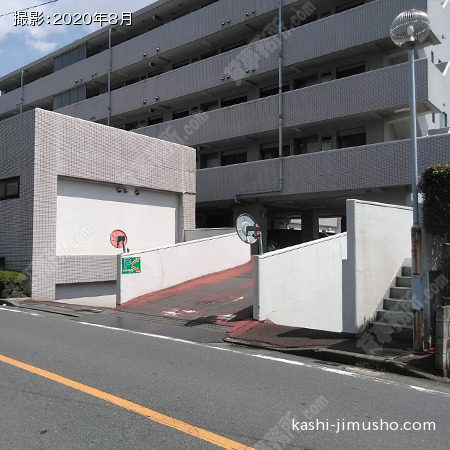 駐車場入口 駐車場入口